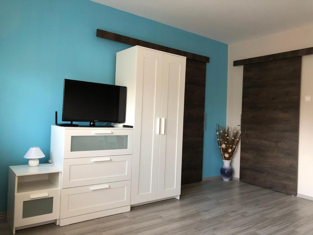Happy Bunnies Apartman I - Gunarasfuerdo Dombovar Exterior photo