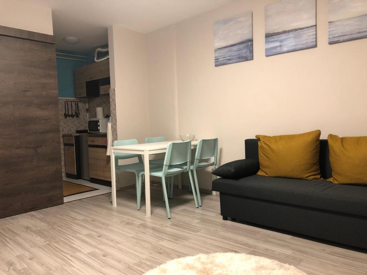 Happy Bunnies Apartman I - Gunarasfuerdo Dombovar Exterior photo