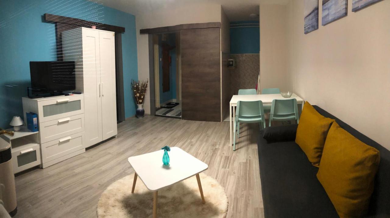 Happy Bunnies Apartman I - Gunarasfuerdo Dombovar Exterior photo
